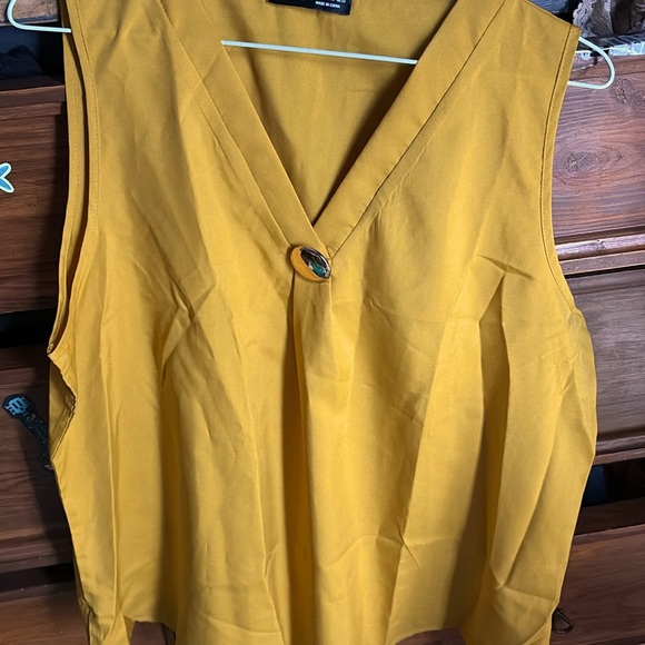 SHEIN Tops - SHEIN Gold Pleated Sleeveless Blouse